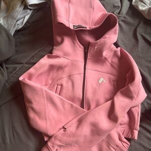 Alphalete elmts cropped zip up